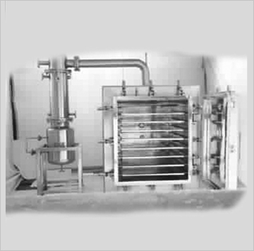 VACUUM TRAY DRYER